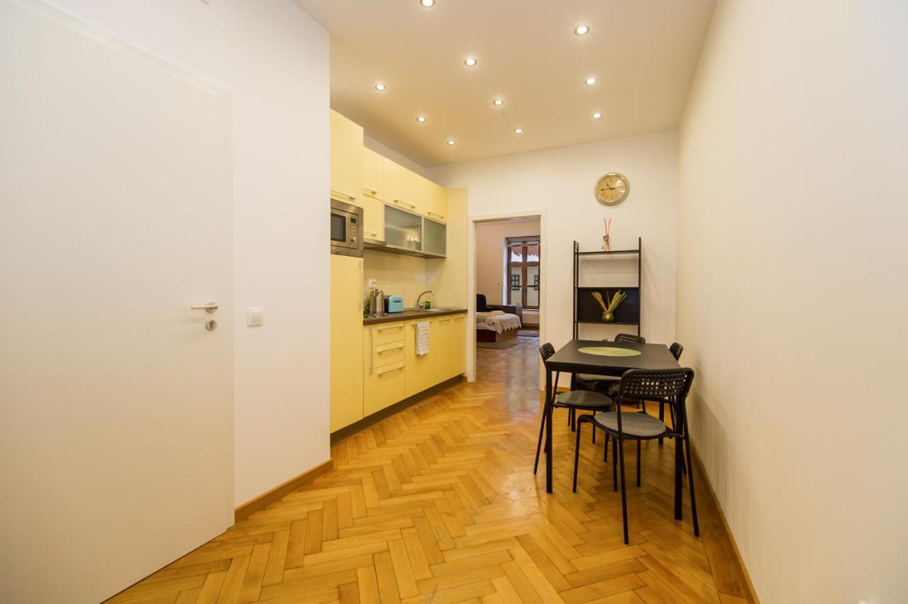 Council Square Estate Apartment *Bull'S Eye* Braşov Exterior foto